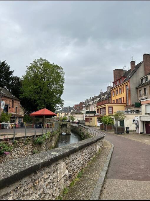 Apt Evreux 900M De La Gare Évreux Exterior foto